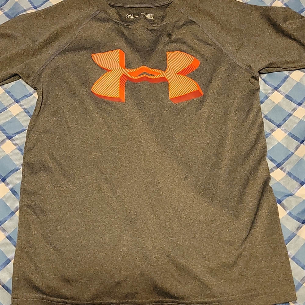 UA boys size small
